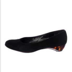 👠 Salvatore Ferragamo black suede heels pumps resin tortoise shell heel